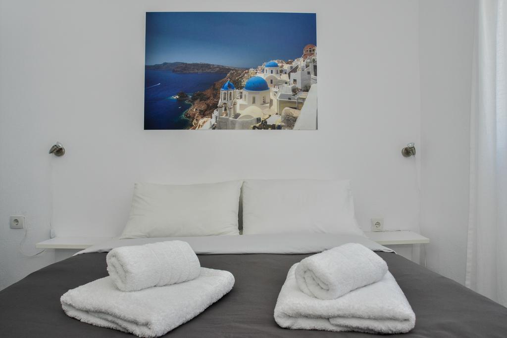 Corrado Caldera Apartments Fira  Oda fotoğraf